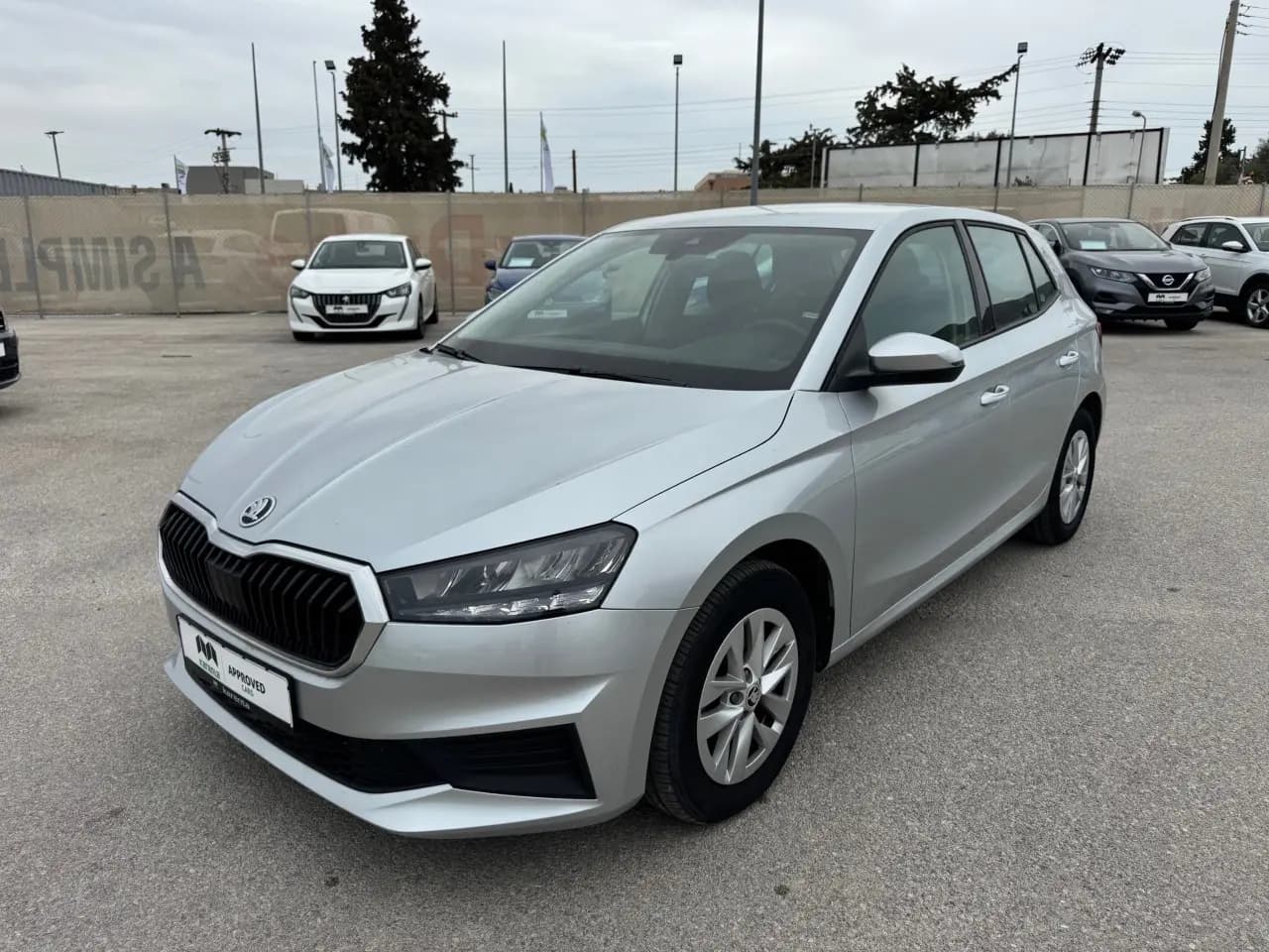 https://cdn.autoq.gr/websites/karenta.gr/images/vehicles/12631/img_12631_96642.jpg