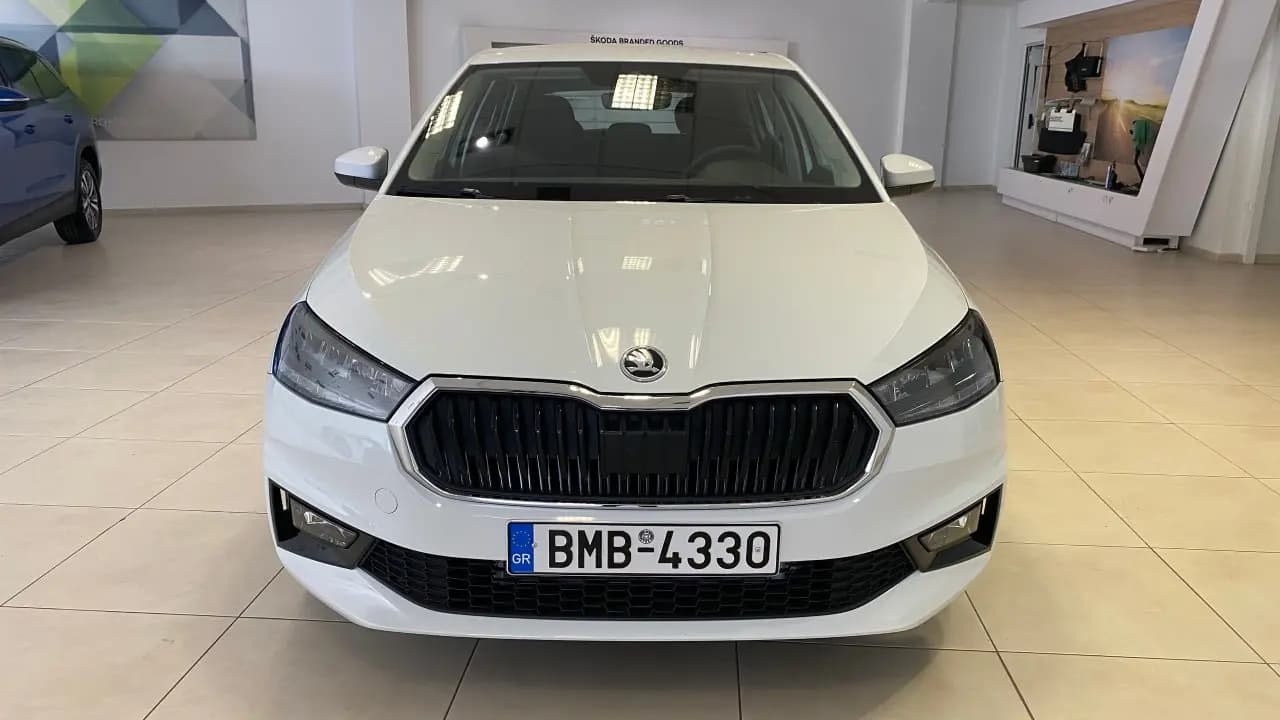 https://cdn.autoq.gr/websites/karenta.gr/images/vehicles/12773/img_12773_56360.jpeg